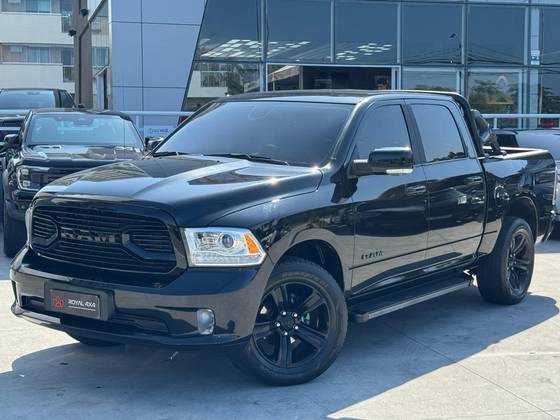 RAM CLASSIC 5.7 V8 GASOLINA LARAMIE NIGHT EDITION CD 4X4 AUTOMÁTICO